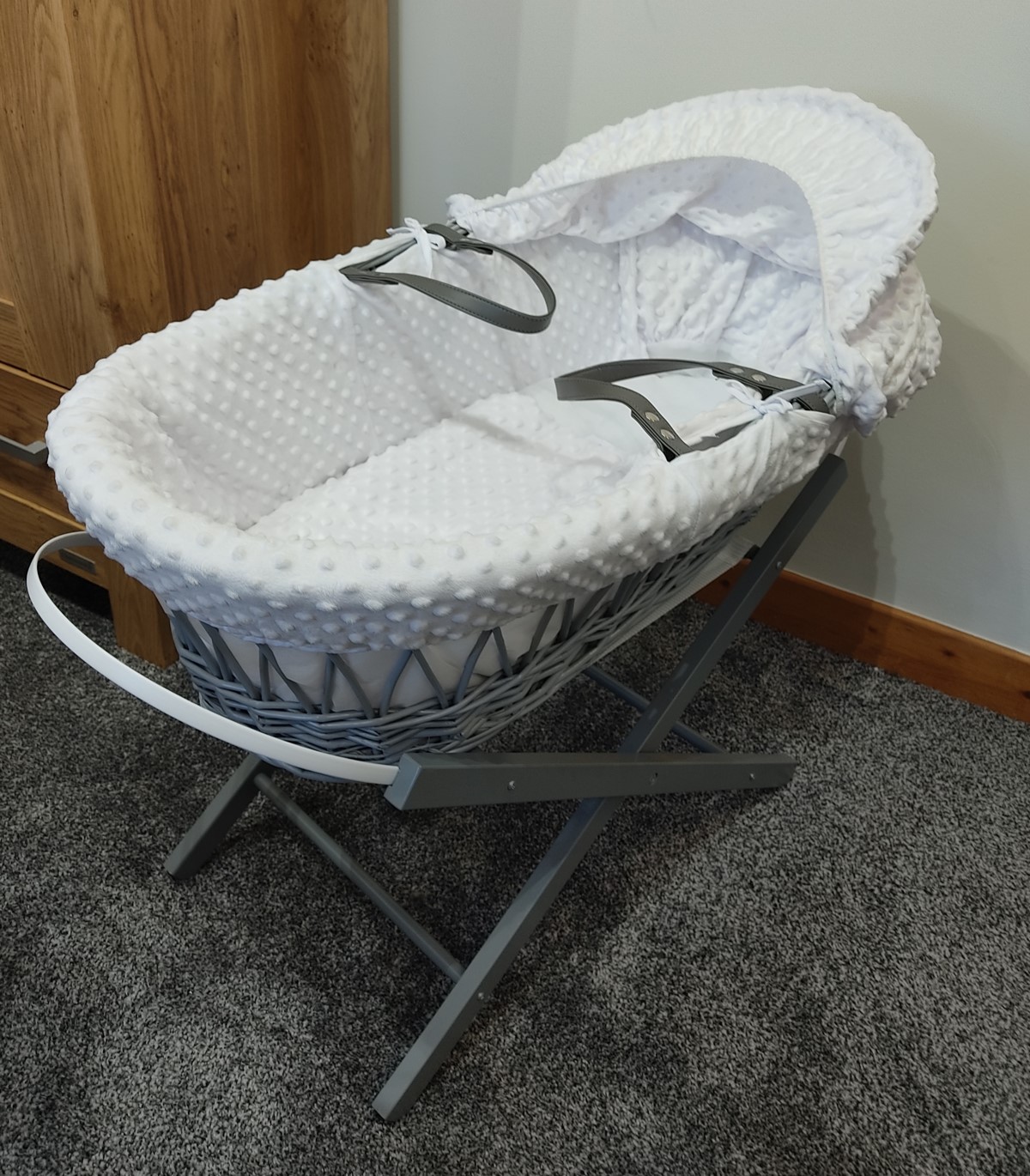 Cuddles collection moses basket hot sale stand